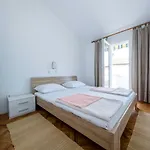Sanjin Tariba Apartment *
