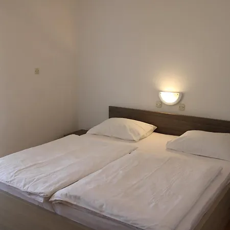 Sanjin Tariba Apartment *